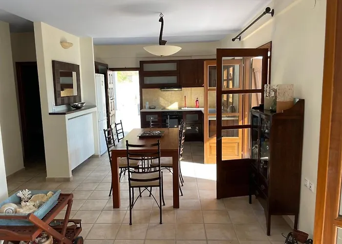 Amazing Seaside In The Location דירה